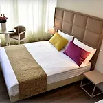 Alexandra Hotel