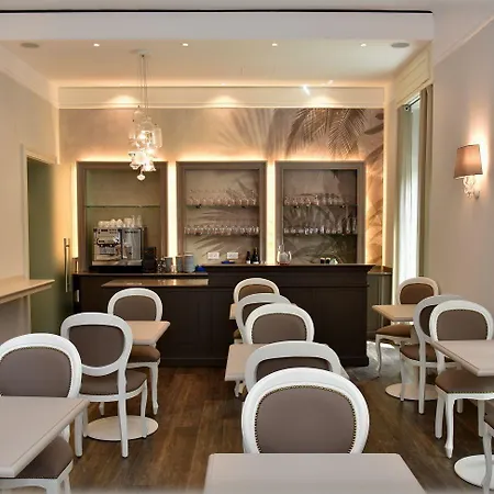 Alexandra فندق 3*